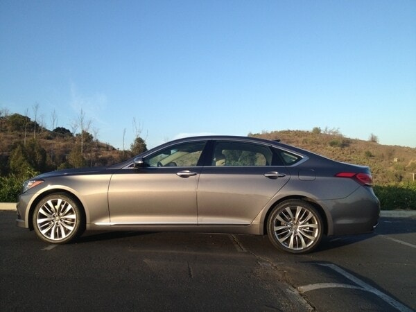 2015-hyundai-genesis-sedan-9-600-001