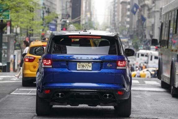 2015-range-rover-sport-svr-27-600-001