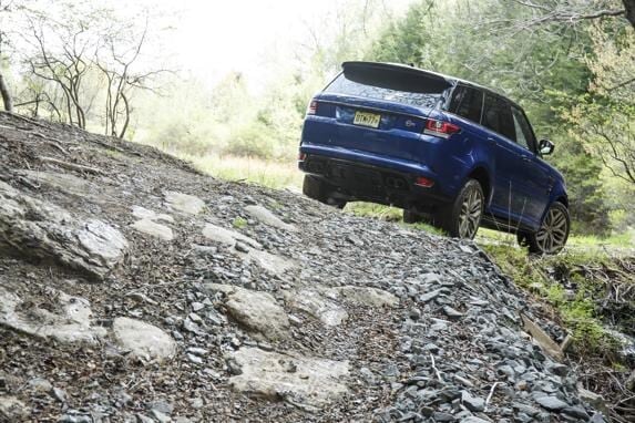 2015-range-rover-sport-svr-33-600-001