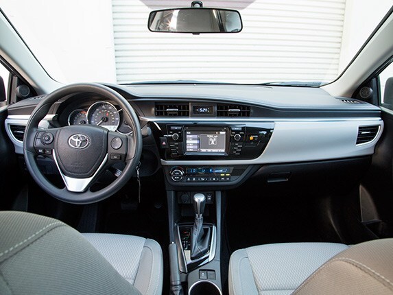 2015-toyota-corolla-compact-car-comparison-08-600-001