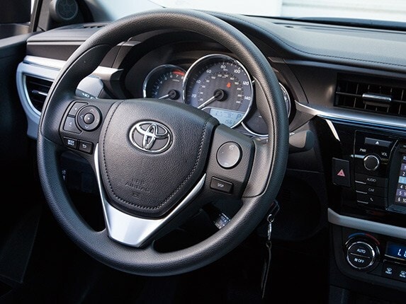2015-toyota-corolla-compact-car-comparison-09-600-001