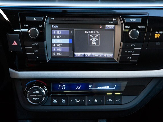 2015-toyota-corolla-compact-car-comparison-11-600-001