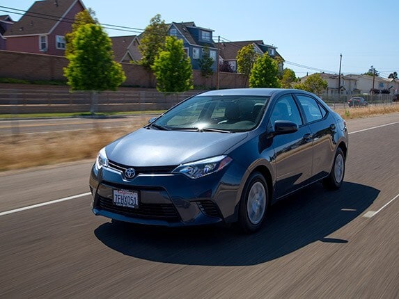 2015-toyota-corolla-compact-car-comparison-16-600-001