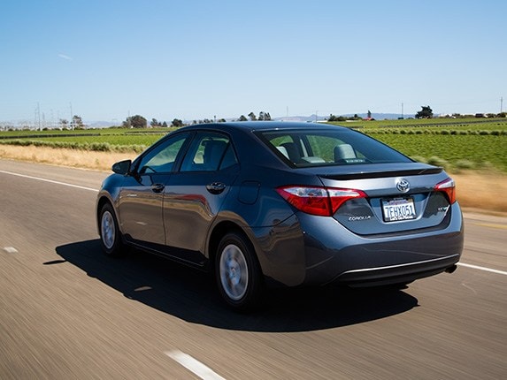2015-toyota-corolla-compact-car-comparison-18-600-001