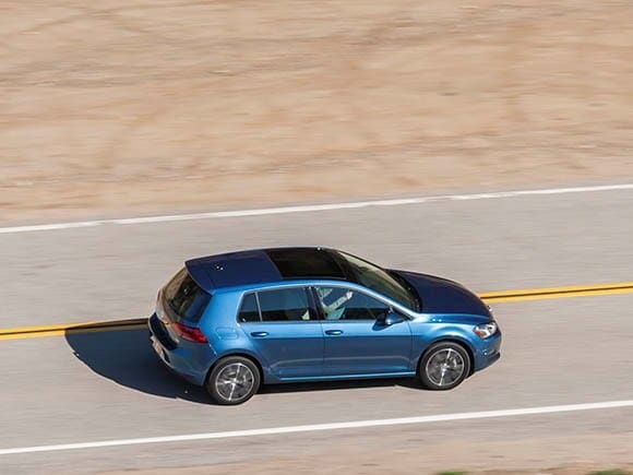 2015-volkswagen-golf-tsi-action-01-600-001