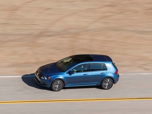 2015-volkswagen-golf-tsi-action-02-600-001