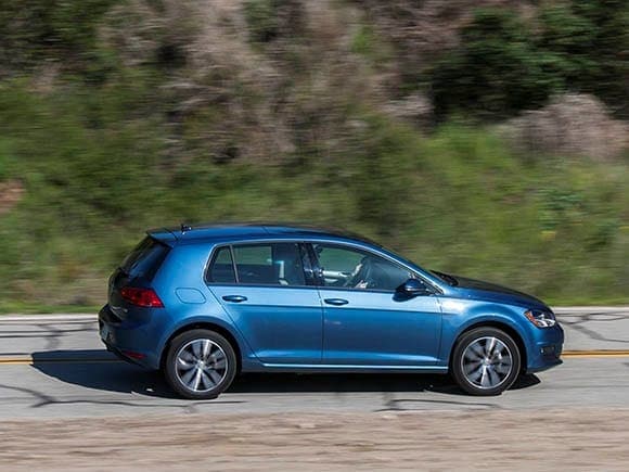 2015-volkswagen-golf-tsi-action-03-600-001