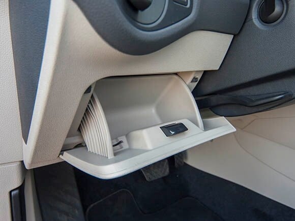 2015-volkswagen-golf-tsi-interior-07-600-001