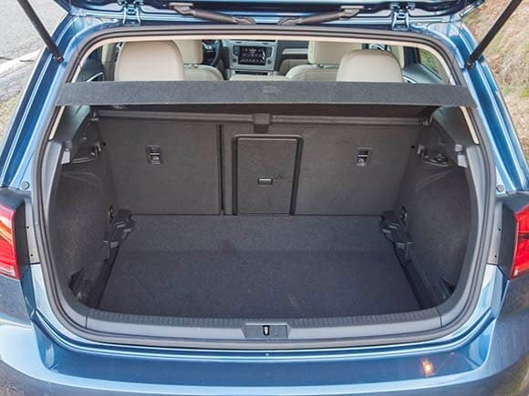 2015-volkswagen-golf-tsi-interior-09-600-001
