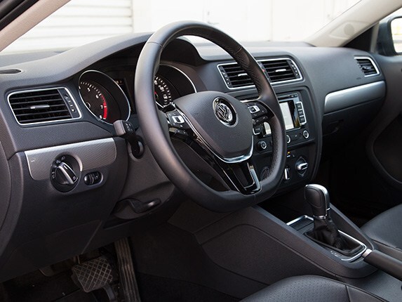 2015-volkswagen-jetta-compact-car-comparison-01-600-001