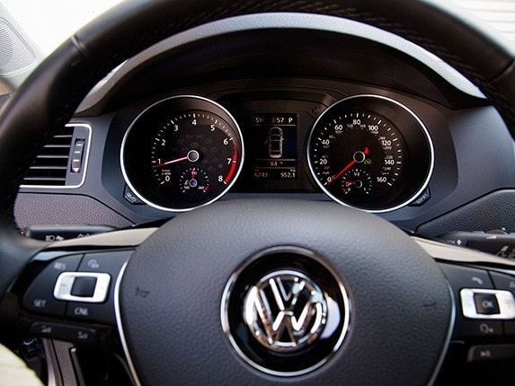 2015-volkswagen-jetta-compact-car-comparison-07-600-001
