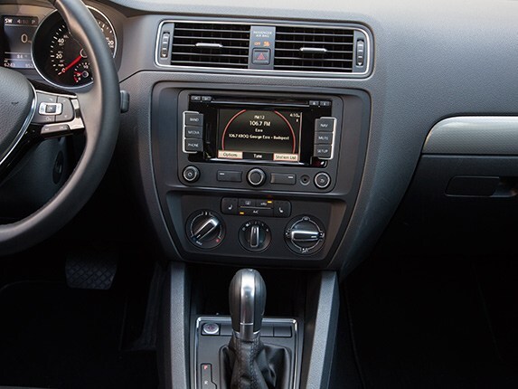 2015-volkswagen-jetta-compact-car-comparison-11-600-001