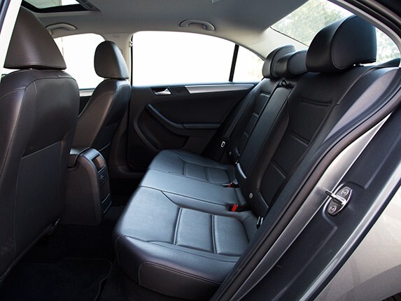 2015-volkswagen-jetta-compact-car-comparison-16-600-001