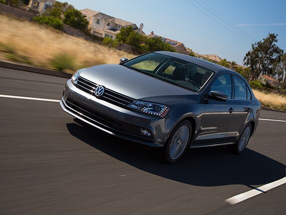 2015-volkswagen-jetta-compact-car-comparison-19-600-001