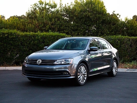 2015-volkswagen-jetta-compact-car-comparison-22-600-001