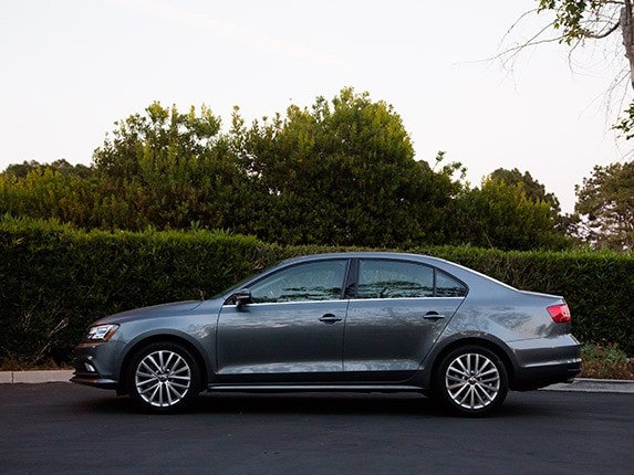 2015-volkswagen-jetta-compact-car-comparison-26-600-001