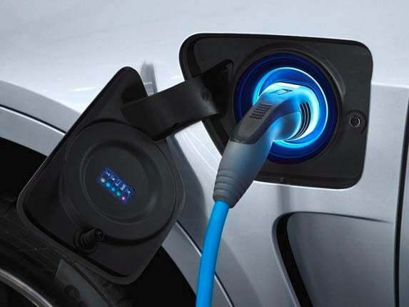 2016-bmw-x5-xdrive40e-plug-in-charging-port-plug-detail1-600-001