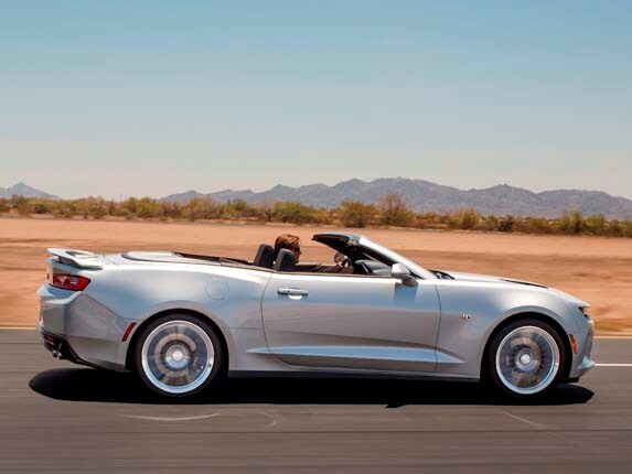 2016-chevrolet-camaro-convertible-pan-action1-600-001