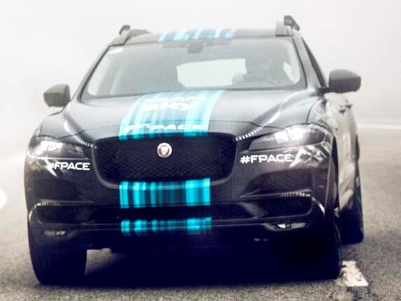 2016-jaguar-f-pace-tour-de-france-teaser-front-action2-alt-lead-600-001