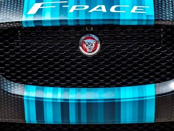 2016-jaguar-f-pace-tour-de-france-teaser-grille-detail-600-001