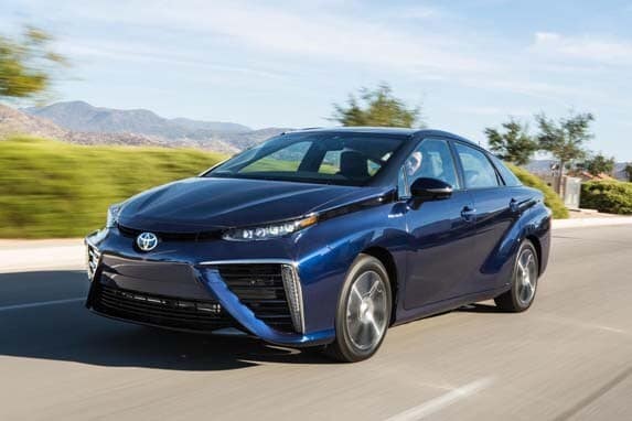 2016-toyota-mirai-front-action1-lead-600-001