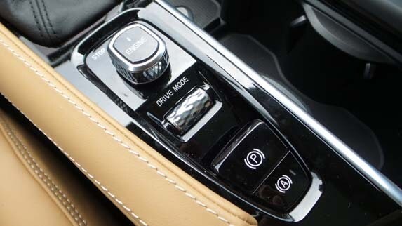 2016-volvo-xc90-qt-17-600-001