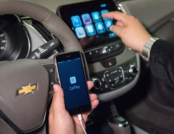 chevy-apple-car-play-phone1-600-001
