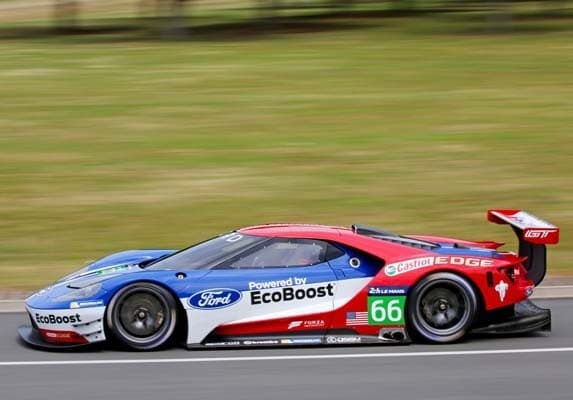 ford-gt-racer-pan-action2-600-001