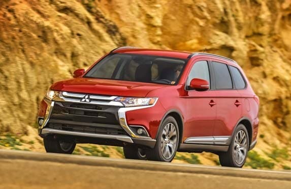 mitsu2016outlander_front_3qtr_lead-600-001