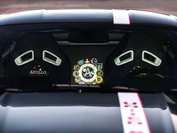 2015-ford-apollo-edition-mustang-interior-apollo-detail1-600-001