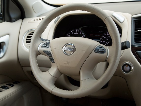 2015-nissan-pathfinder-comparison-17-600-001