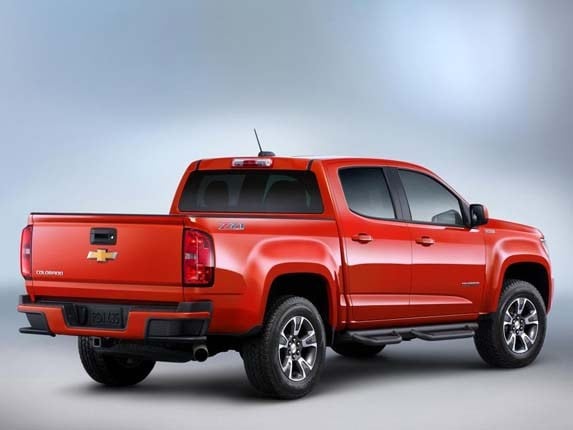 2016-chevrolet-colorado-duramax-turbodiesel-rear-static1-600-001