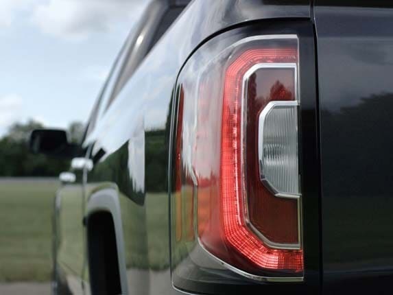 2016-gmc-sierra-1500-taillamp-detail1-600-001