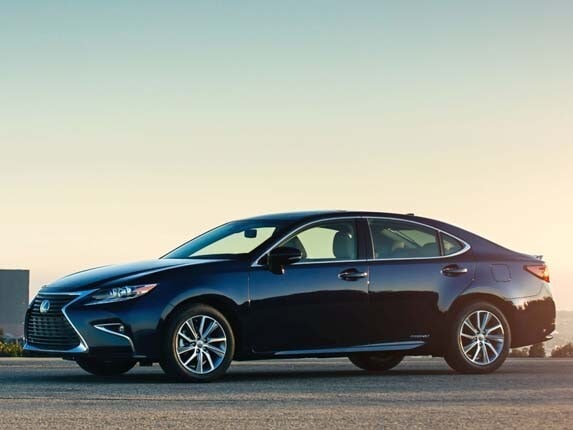 2016-lexus-es-300h-front-side-static1-600-001