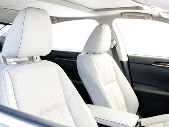 2016-lexus-es-350-front-action1-600-001