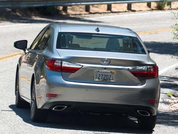 2016-lexus-es-350-front-static1-lead-600-001