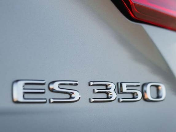 2016-lexus-es-350-rear-action1-600-001