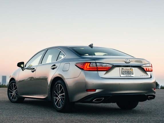 2016-lexus-es-350-rear-side-static1-600-001