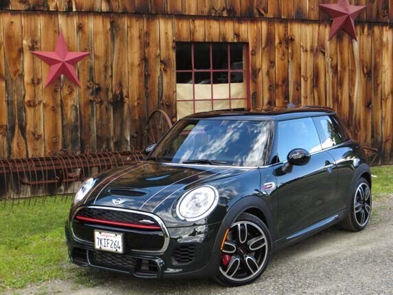2016-mini-jcw-hardtop-green-front-static3-alt-lead2-600-001