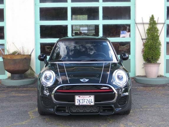 2016-mini-jcw-hardtop-green-head-on-static1-600-001