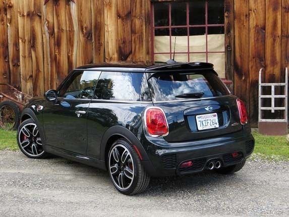 2016-mini-jcw-hardtop-green-rear-static1-600-001