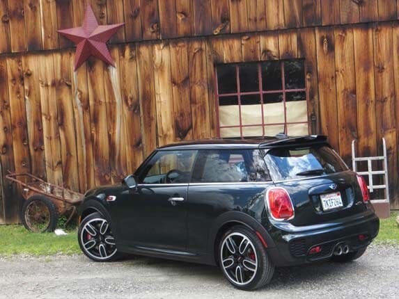2016-mini-jcw-hardtop-green-rear-static3-600-001