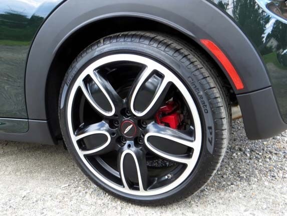 2016-mini-jcw-hardtop-green-wheel-tire-brake-fender-lip-detail1-600-001