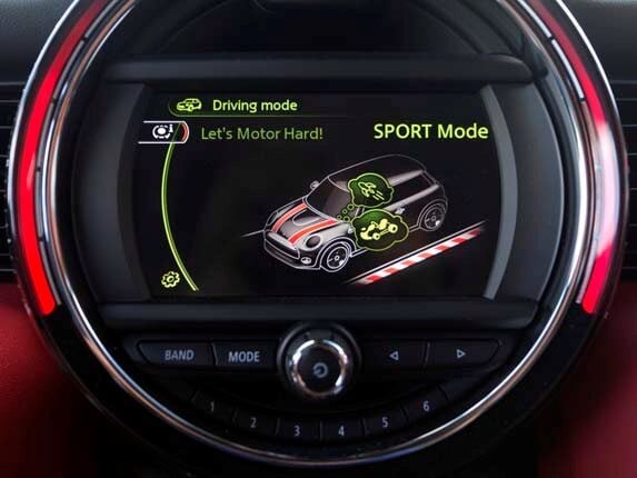 2016-mini-jcw-hardtop-red-center-display-sport1-600-001