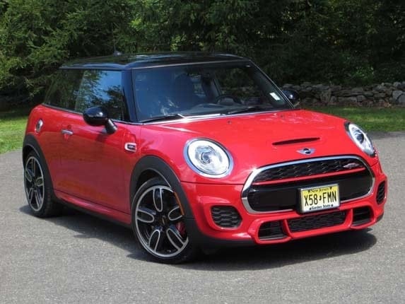 2016-mini-jcw-hardtop-red-front-static1-600-001