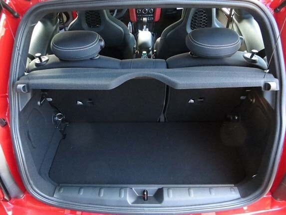 2016-mini-jcw-hardtop-red-rea-cargo-bay1-600-001