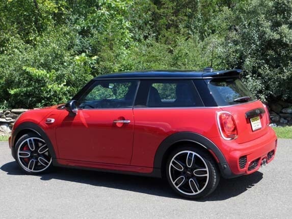 2016-mini-jcw-hardtop-red-rear-static1-600-001