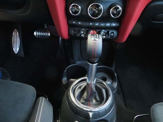 2016-mini-jcw-hardtop-red-shifter-pedals-detail1-600-001
