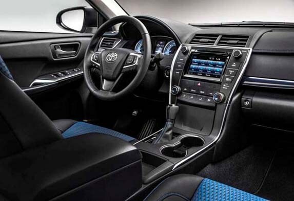 2016-toyota-camry-special-edition-interior-front-detail1-600-001