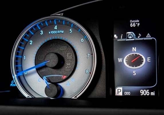 2016-toyota-camry-special-edition-interior-gauges-detail1-600-001